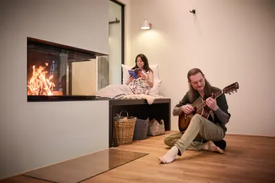 Auch der Wohnbereich lädt mit dem neuen Kamin zum Entspannen ein.  