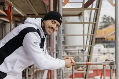 Die neue Malerkollektion von Brillux ist da. Damit bringt das Unternehmen mehr Tragekomfort auf die Baustelle. Von Kopf bis Fuß gibt es Neuheiten im Sortiment.