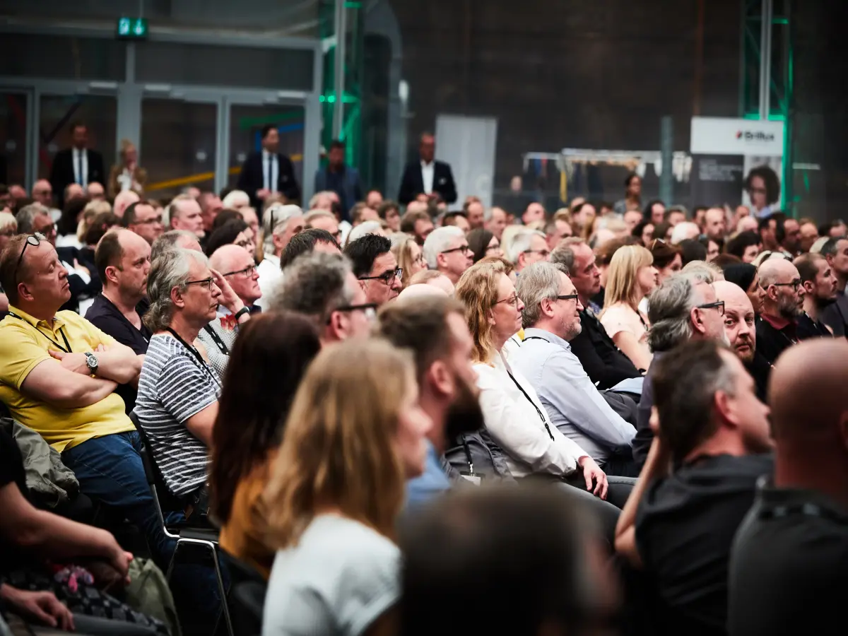 Berlin: Es ist eine Nahaufnahme eines Publikums zu sehen.