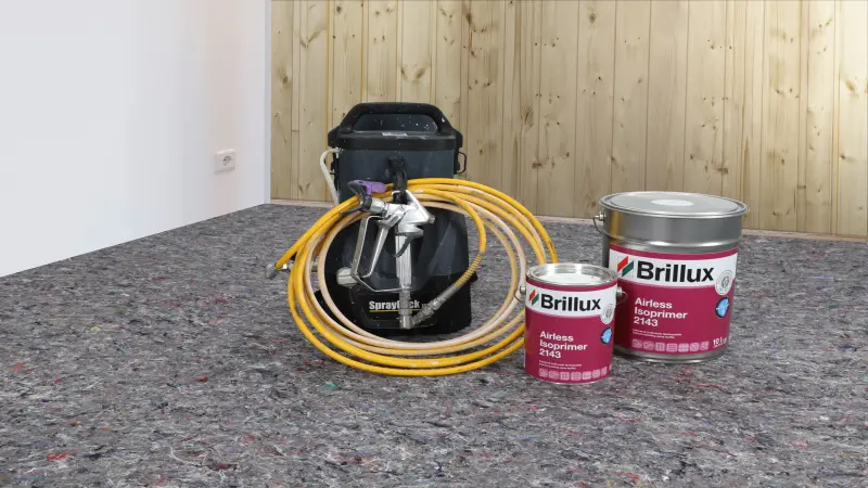 Zwei Dosen Lack stehen vor einem Spraypack