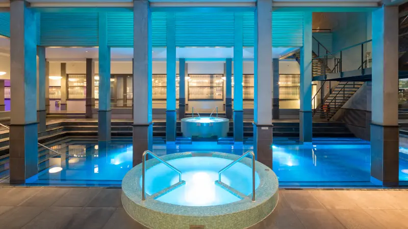 Pool und 2 Whirlpools
