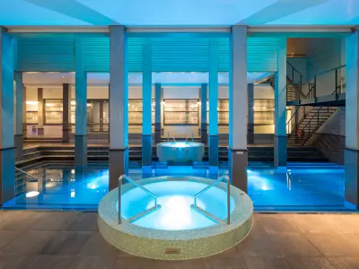 Pool und 2 Whirlpools