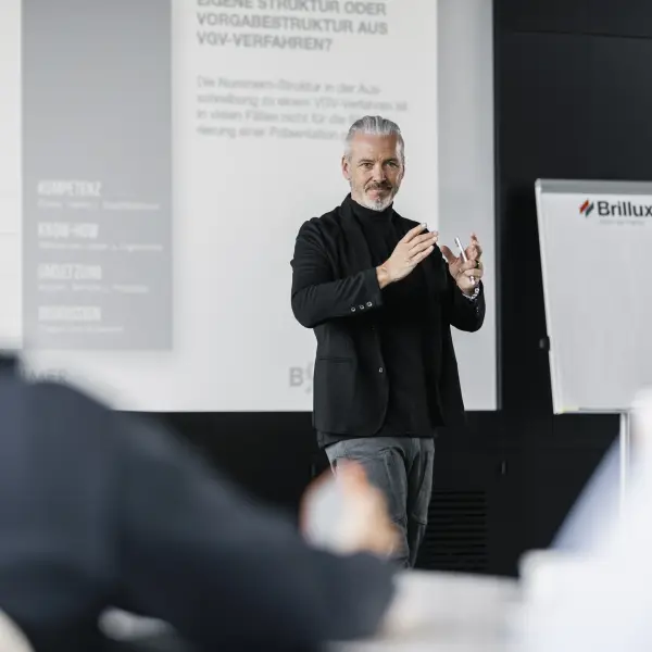 Ein Referent referiert vor Zuhörern