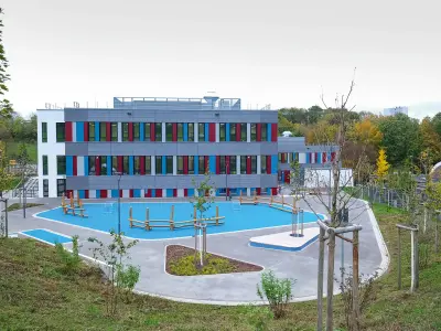 Außenansicht Schulgebäude 