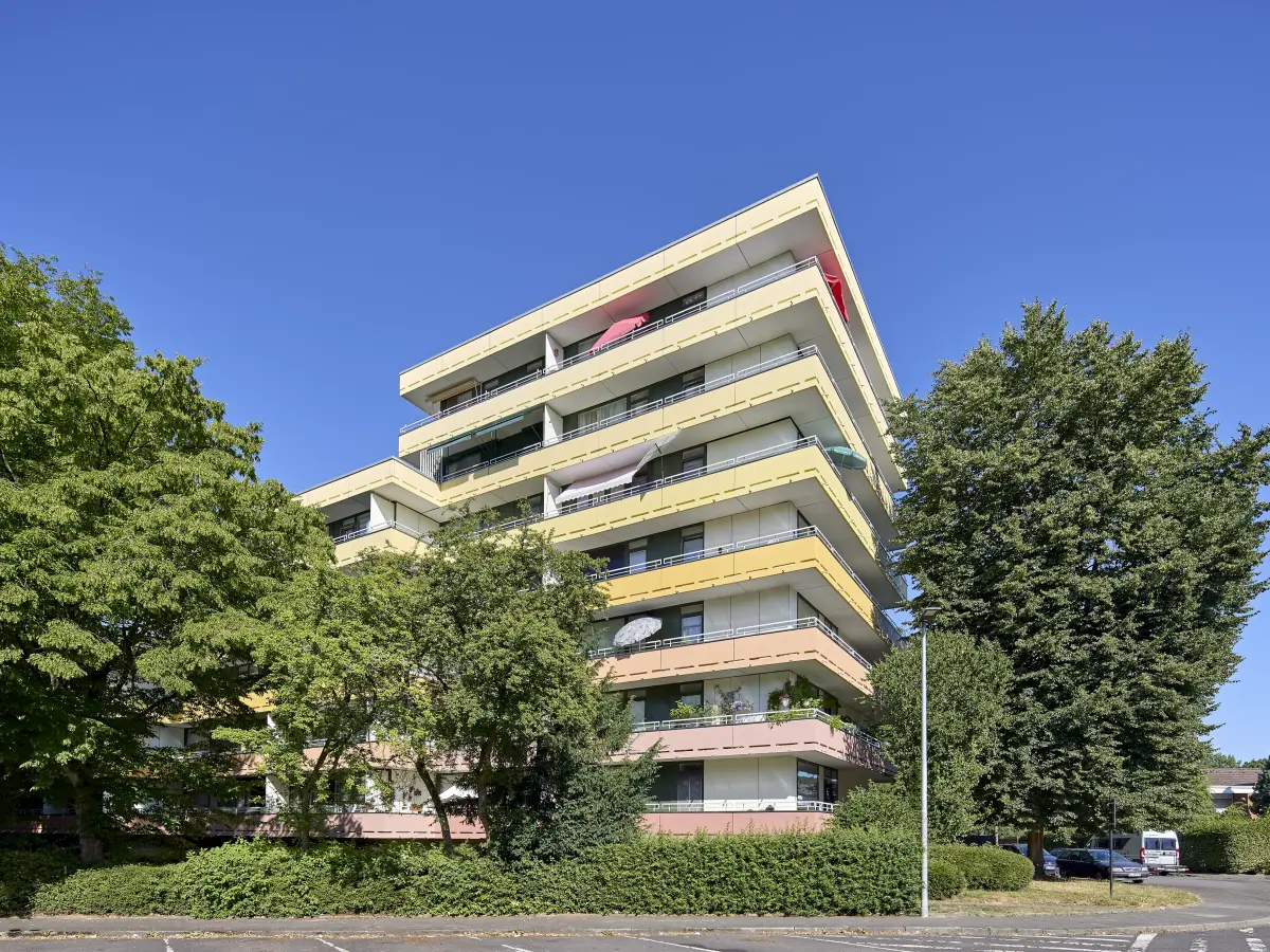 Wohngebäude von außen 1