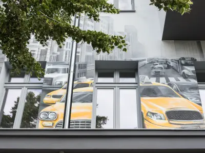 die Fassade eines Gebäudes mit Illusionsmalerei