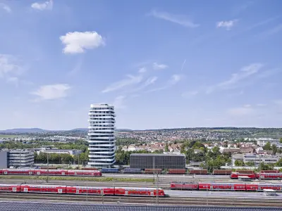 ein hohes modernes Gebäude