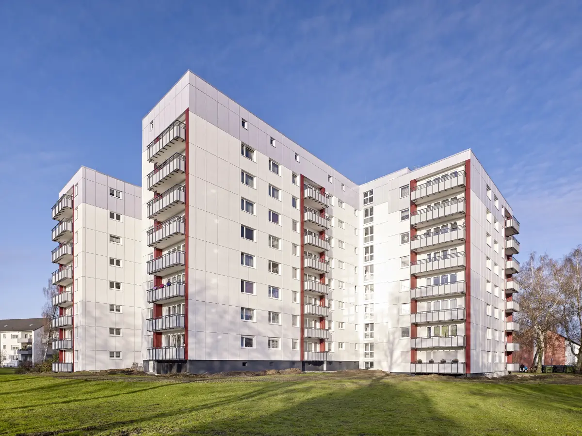 Ein Haus mit weißer Farbe