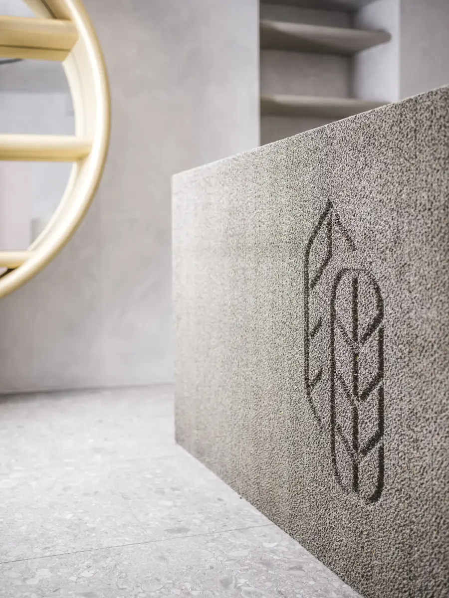 Organische Gravur von einem Blatt 