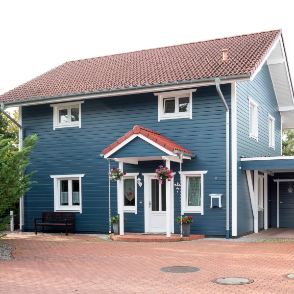 Blaues Haus aus Holz