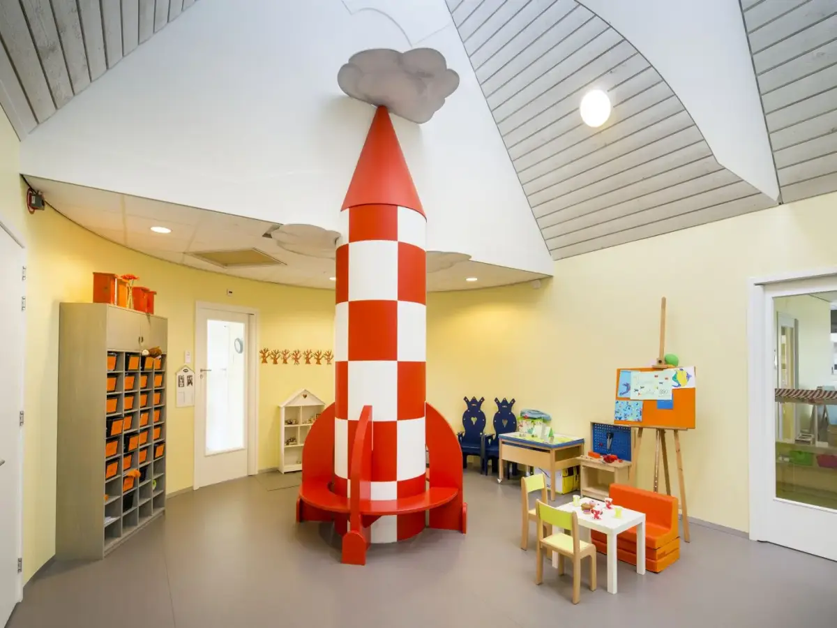 Kinderspielzimmer mit einer Rakete