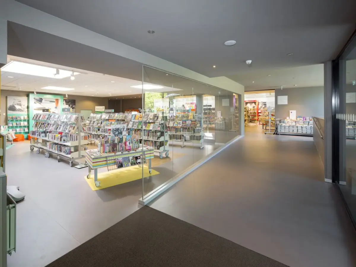 Gläsener Eingang in eine Buchhandlung