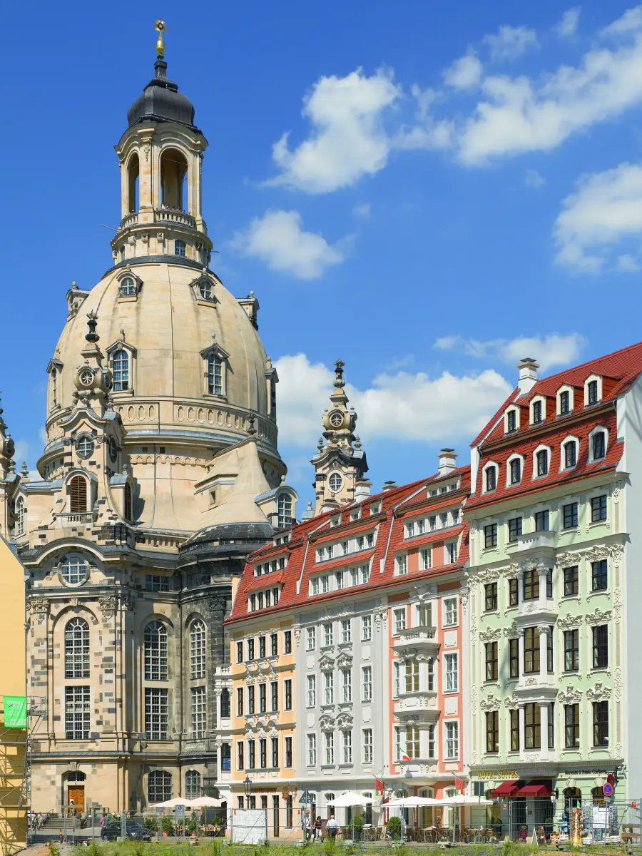 Beeindruckende Perspektive: Das Quartier II schließt direkt östlich an die Frauenkirche an