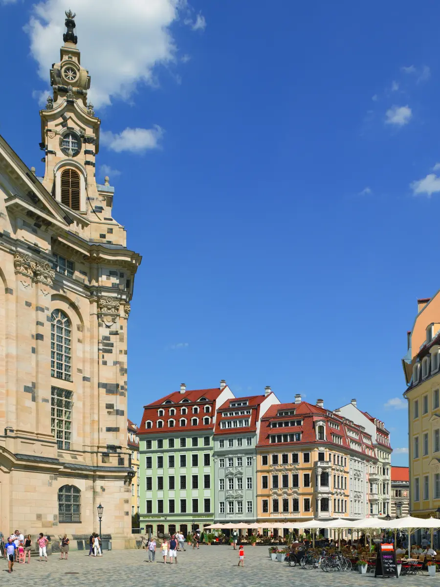 Blick auf Frauenkirche und Quartier II mit Platz im Vordergrund 