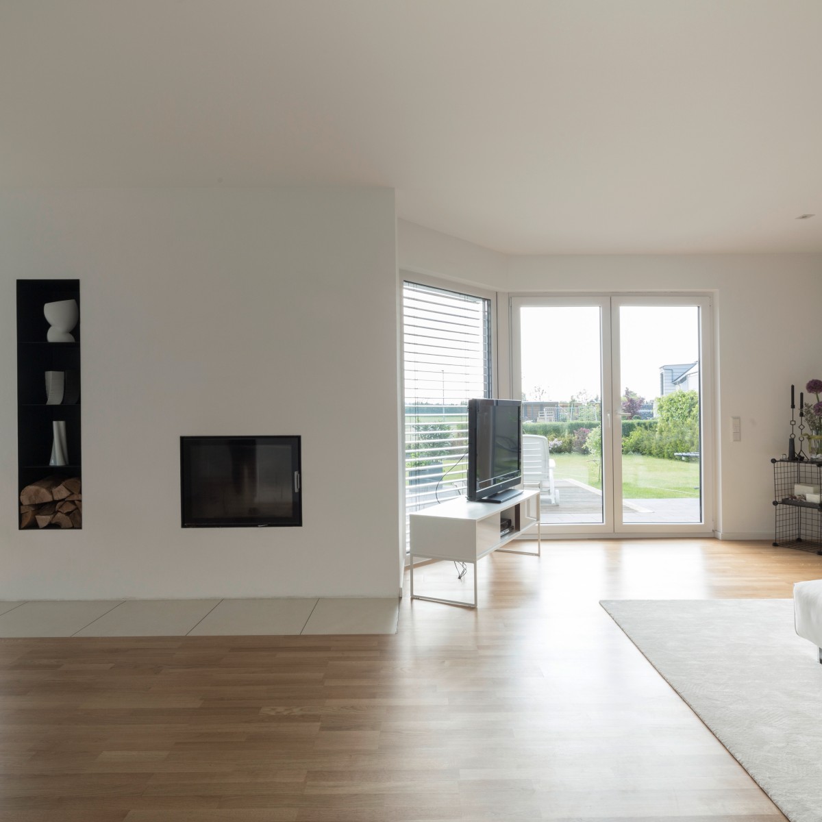 Esszimmer und Wohnbereich mit Kamin