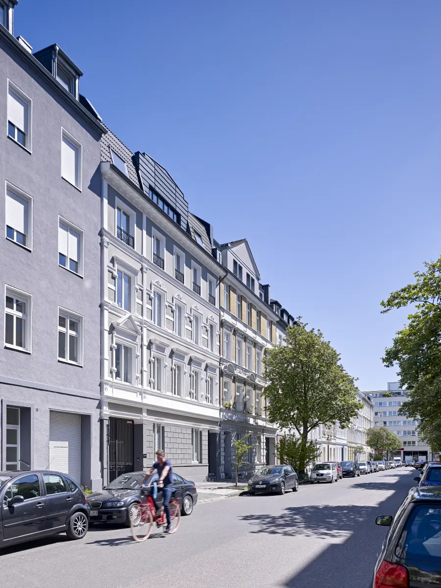 Das Erdgeschoss ist in einem dunkleren warmen Grauton