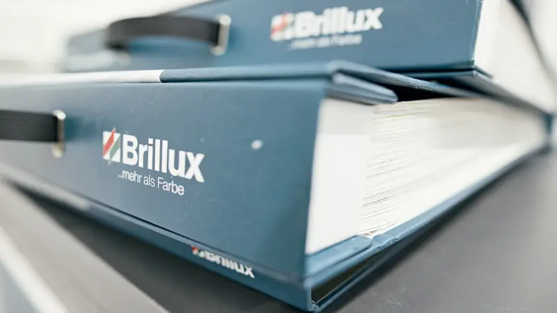 Zwei Mappen mit Brillux Logo