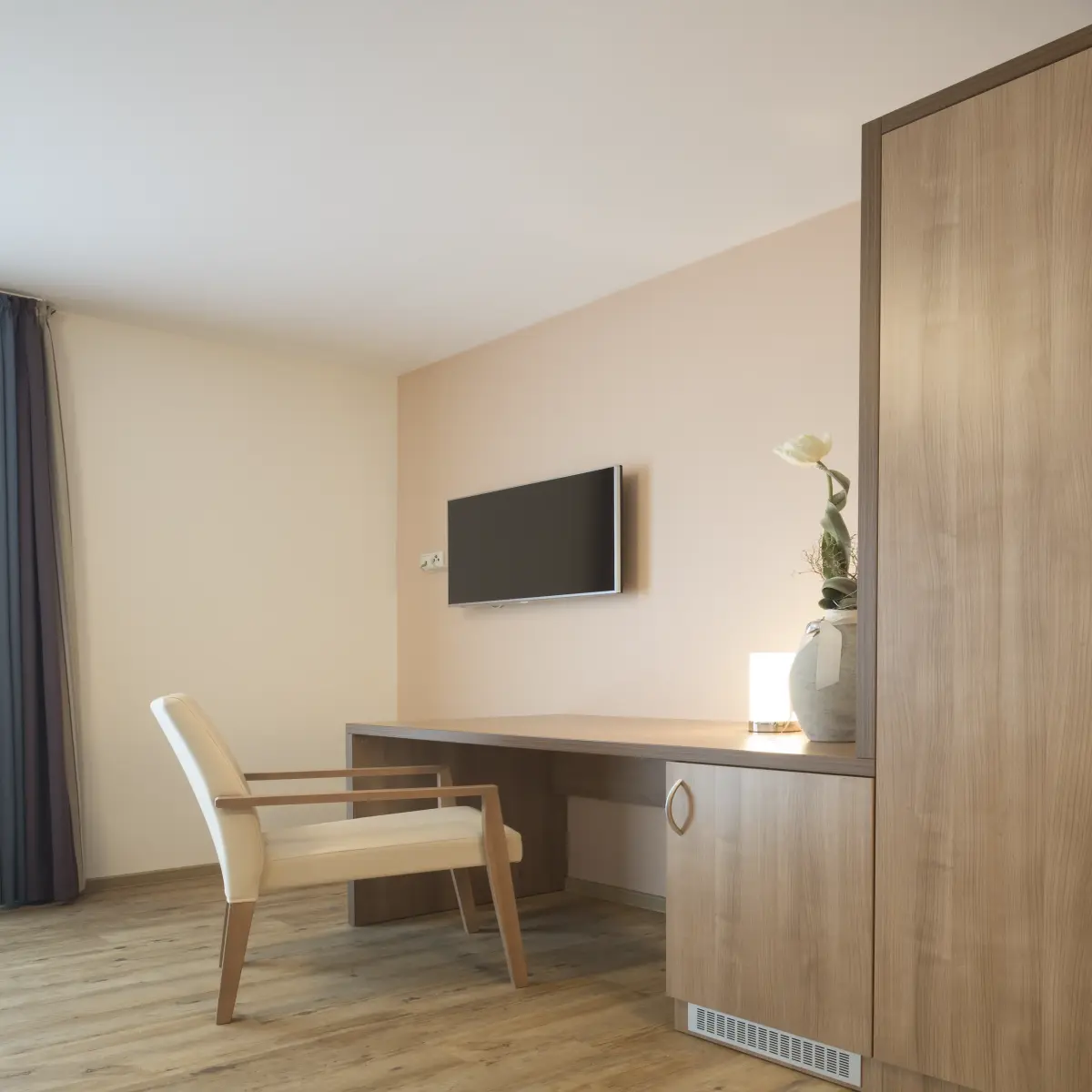 ein weiß-beiges Interieur