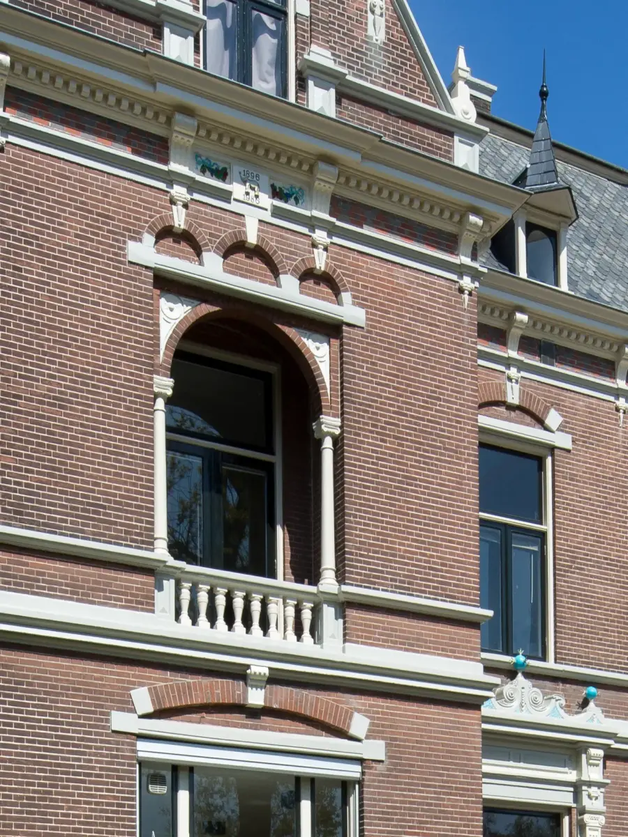 Eingesetzer Balkon in die Fassade