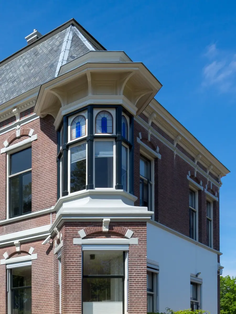 Eckfenster in der Fassade