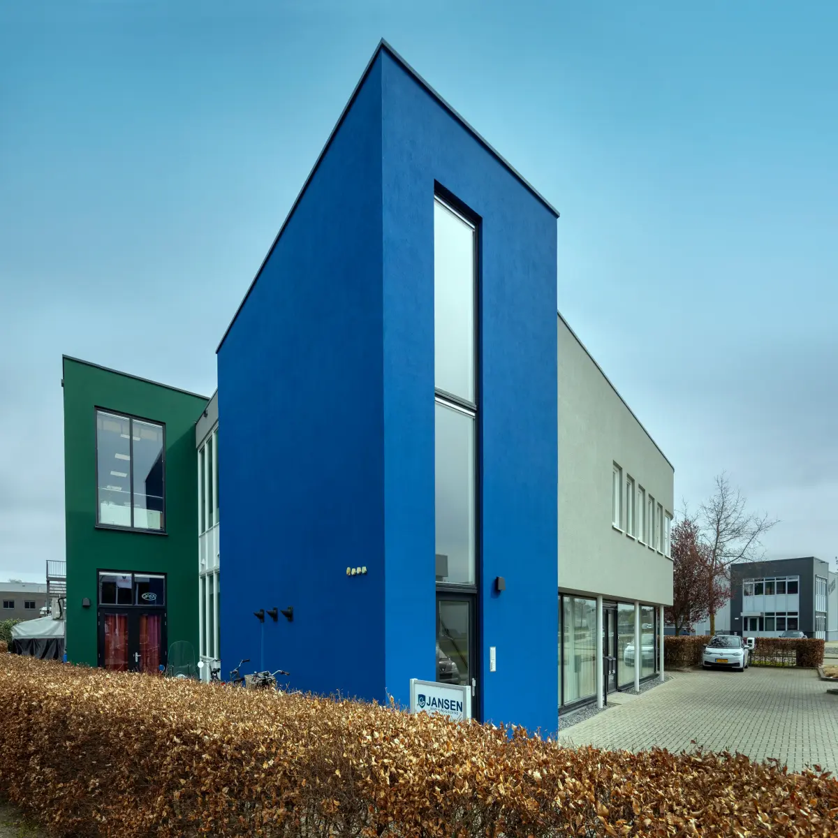 Blaugestrichenes Treppenhaus