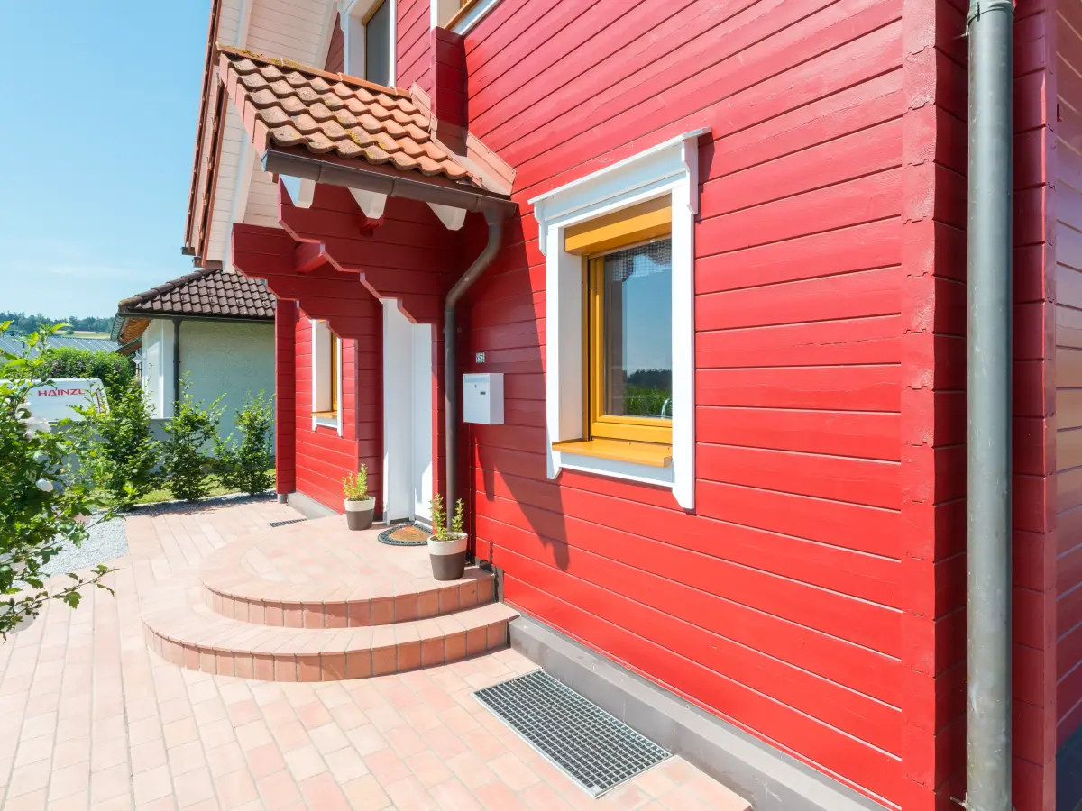 Seitliche Ansicht Eingang des Landhauses in Feldkirchen. 