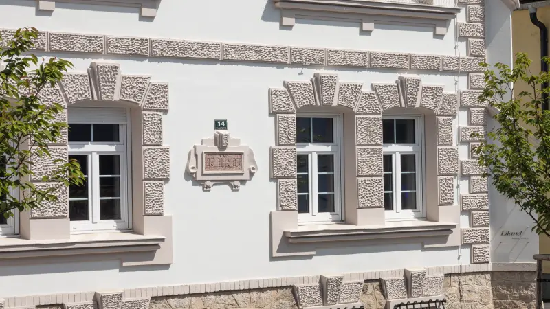 Ausschnitt der Fassade der Alten Apotheke in Ferlach
