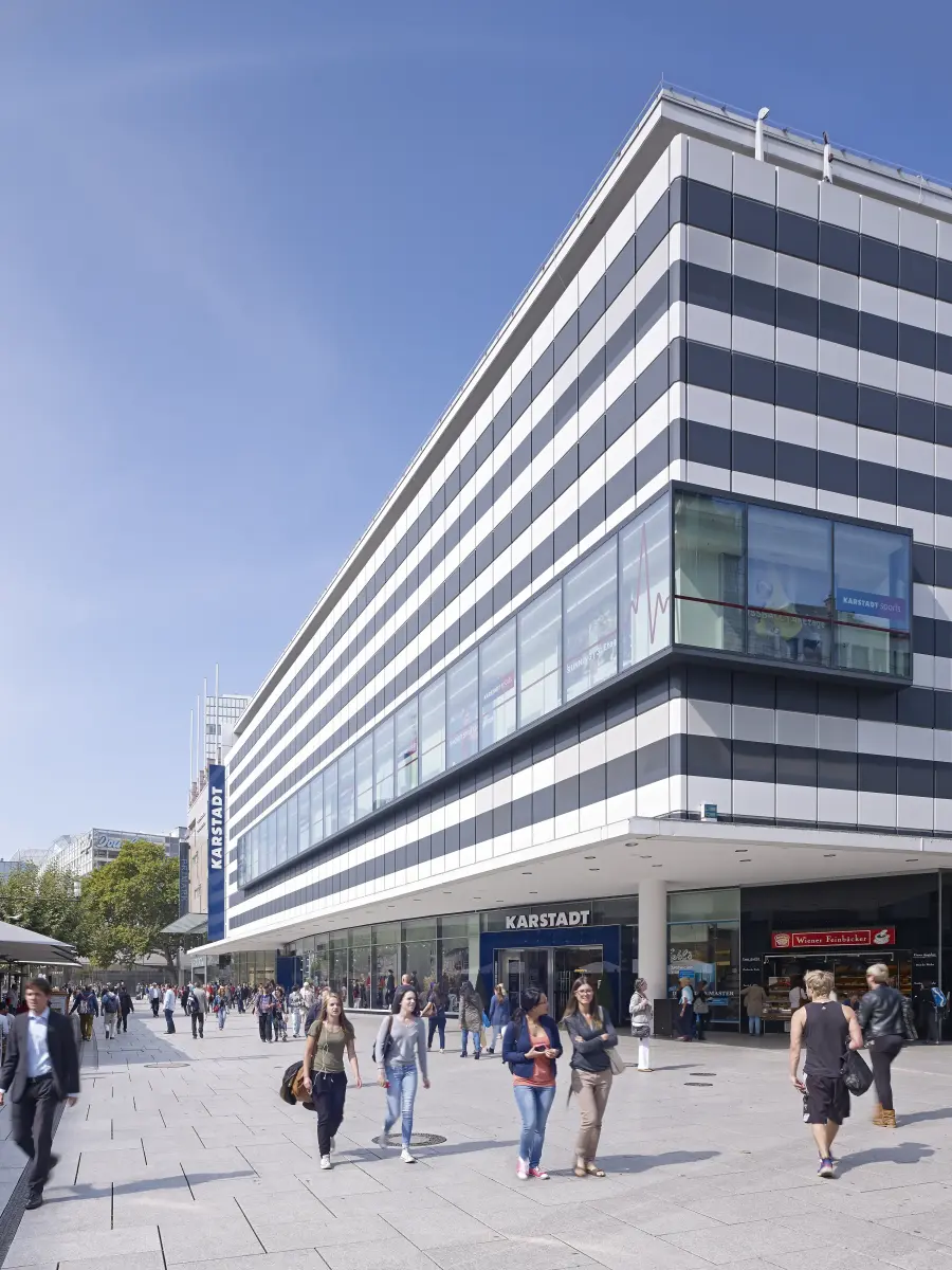 neue Fassade Kaufhaus Karstadt