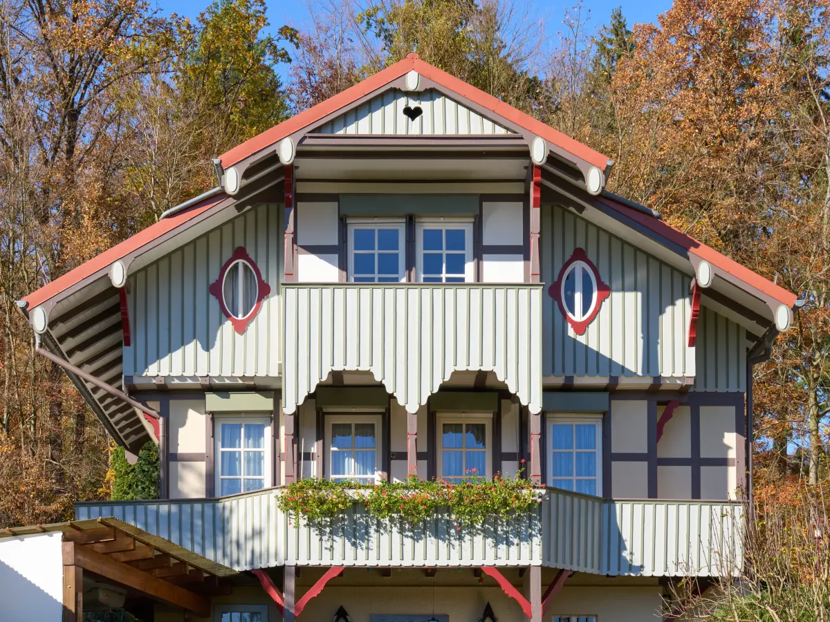 Frontseite Holzhaus
