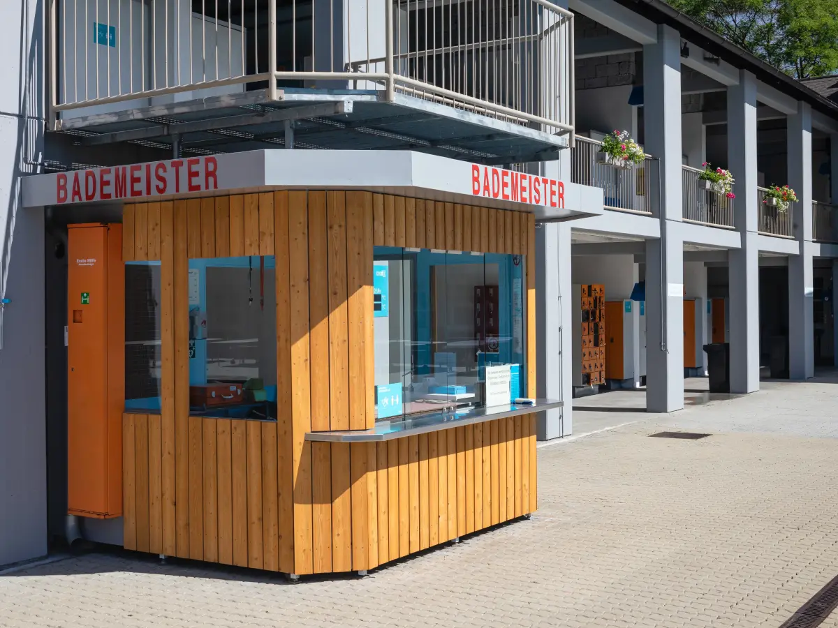 Ansicht Bademeisterhäuschen im Augartenbad in Graz 