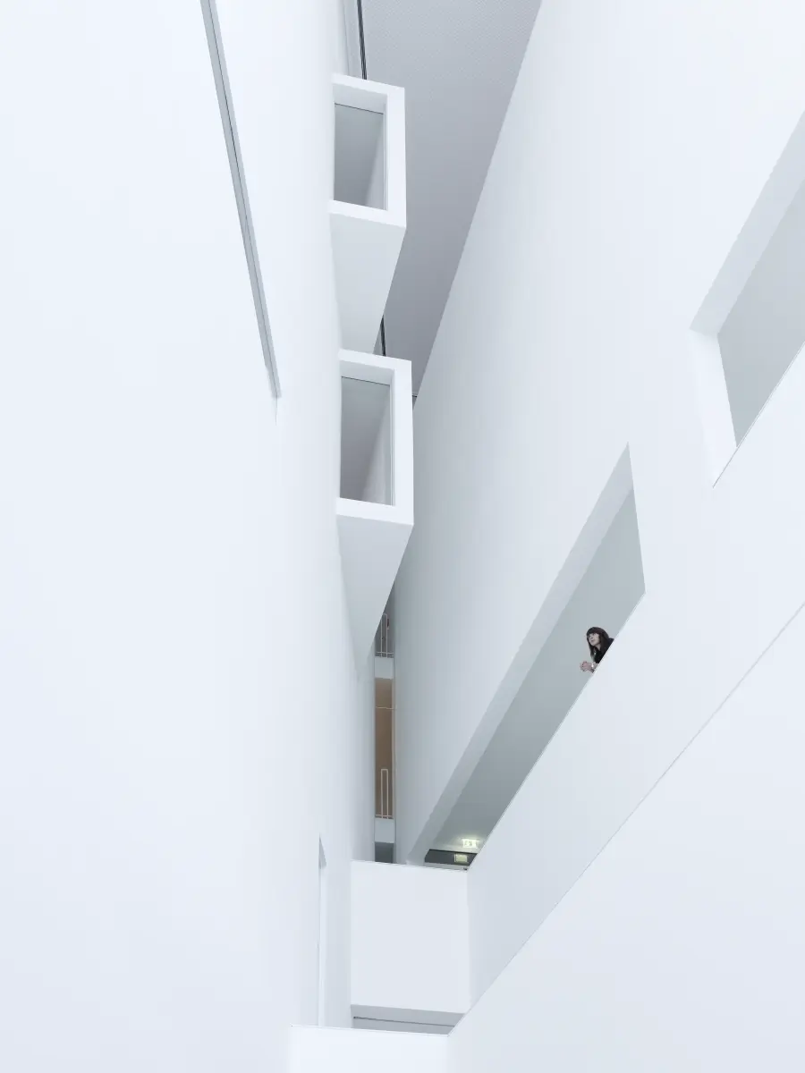ein weißes Interieur eines Theaters