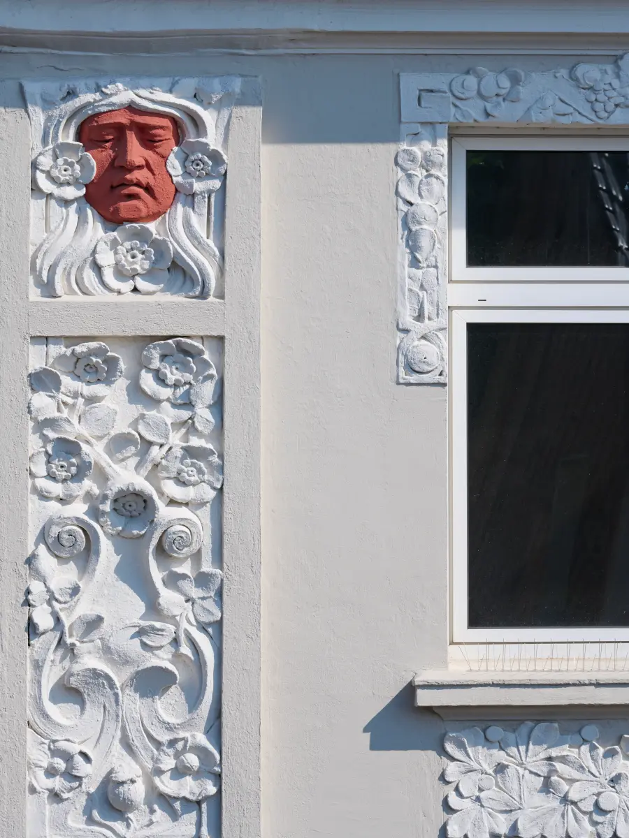 Stuck an der Fassade