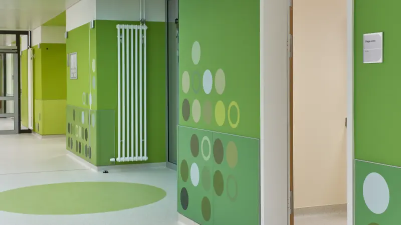 grüne Flurgestaltung im Kinder- und Jugendkrankenhaus 