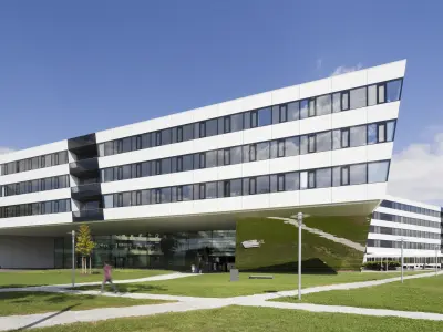 Adidas Gebäude von außen läuft spitz zu