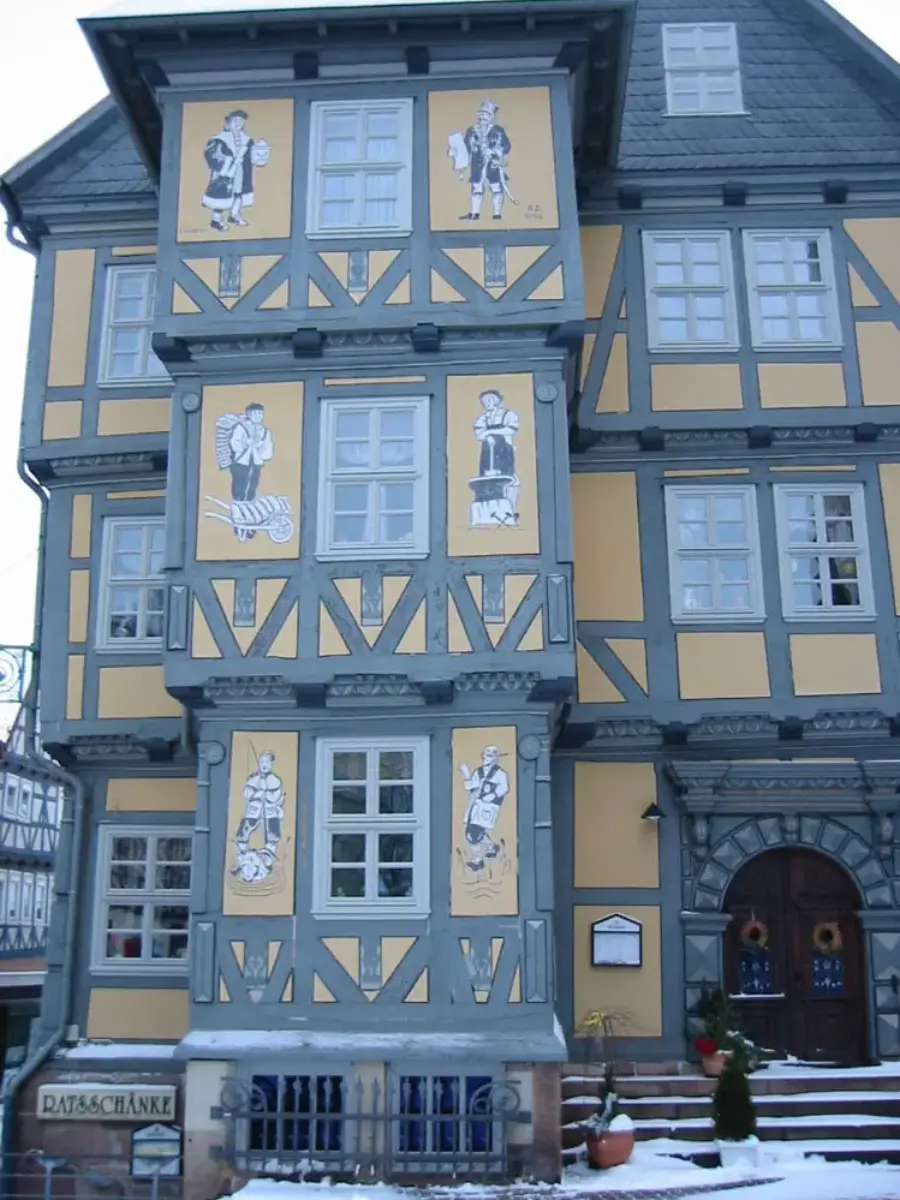 Bestandsaufnahme vor der Renovierung mit schlichter Fassade