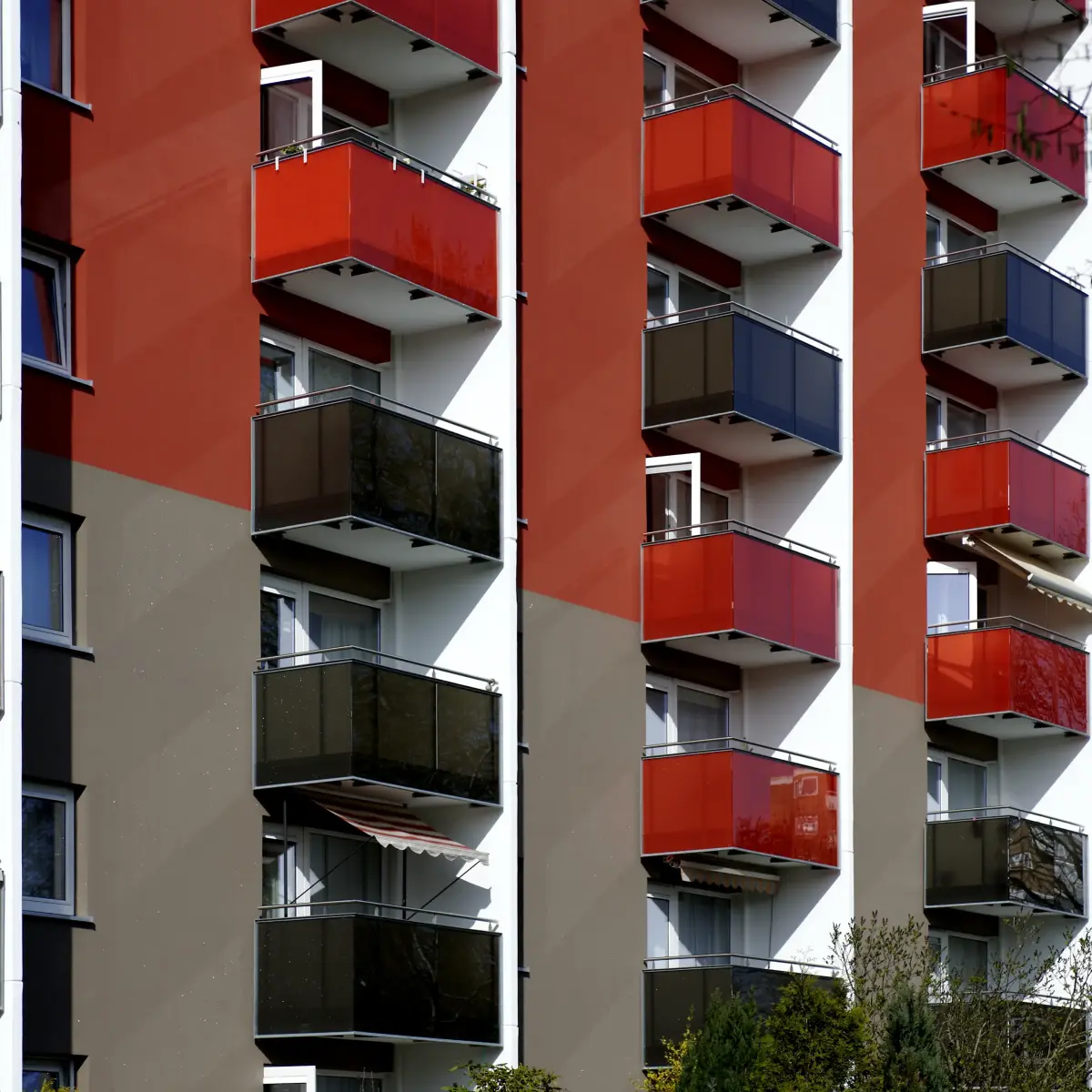 Rotes Mehrfamilienhaus in Hamburg 7