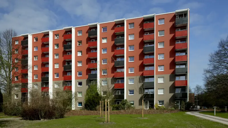Rotes Mehrfamilienhaus in Hamburg