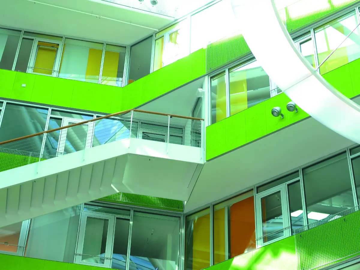 Treppengeländer von außen in grün 