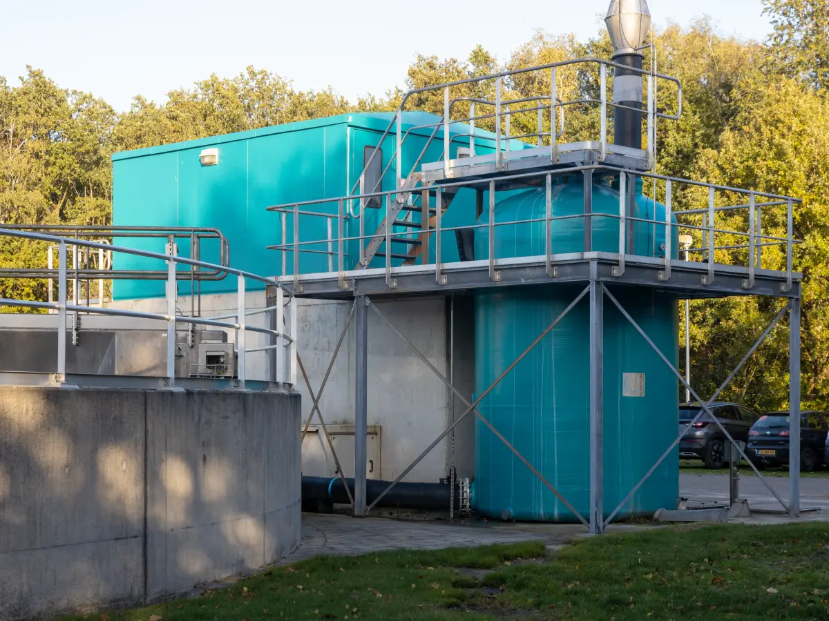 Grüne lackierte Industrieflächen