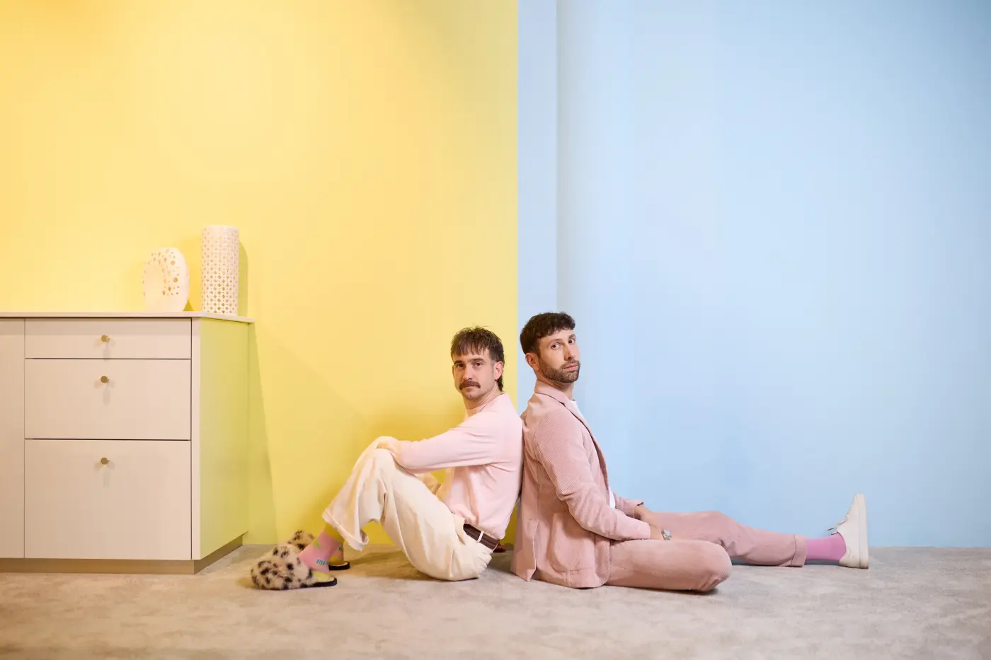 Christof und Michael schauen in die Kamera