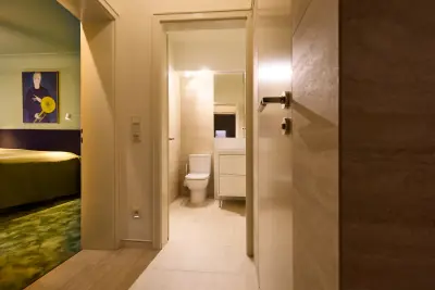 Einblick ins Badezimmer