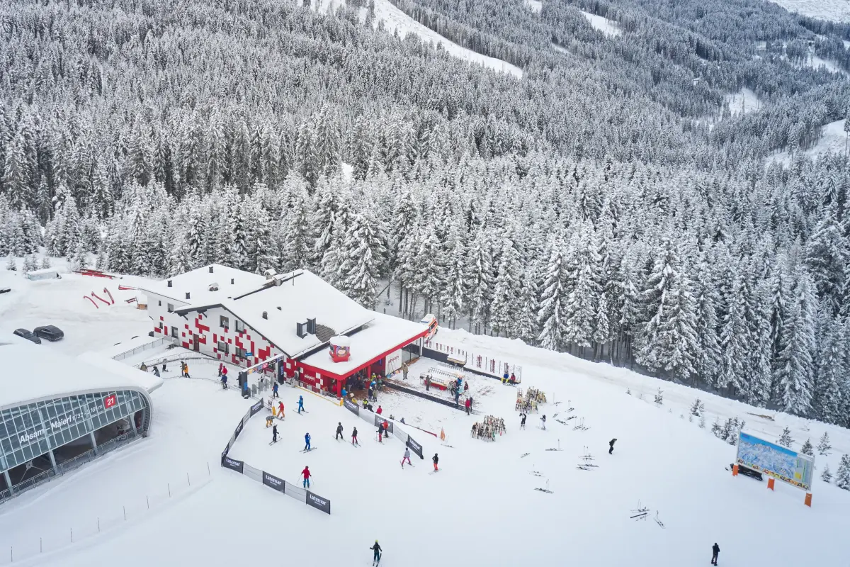 Absam Absam Stube Obereggen: Moderne alpine Architektur und Farbvielfalt mit ...