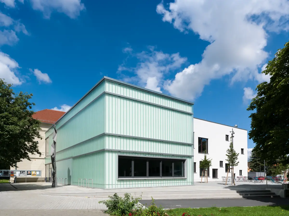 Neubau und Anbau für verschiedende Tätigkeiten