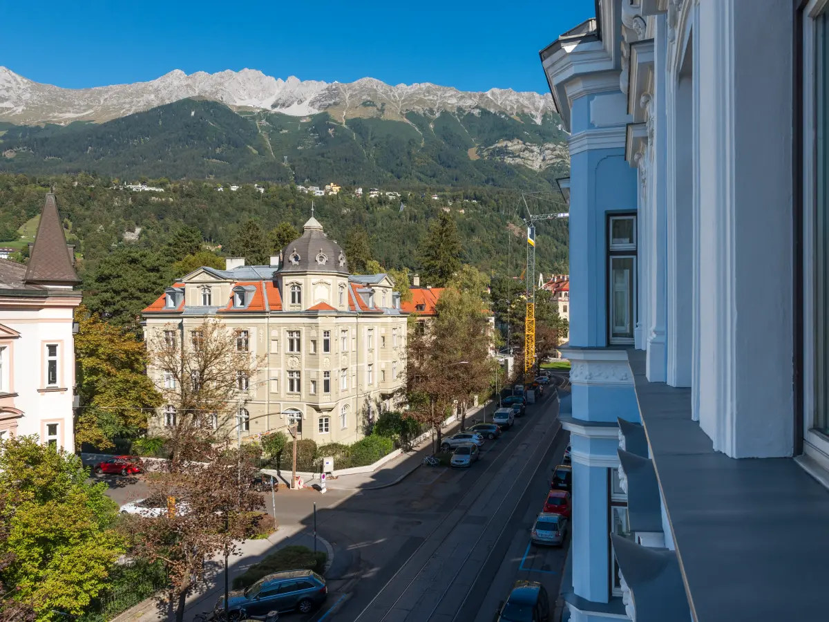 Gesamtansicht der Gründerzeitvilla in Innsbruck. 