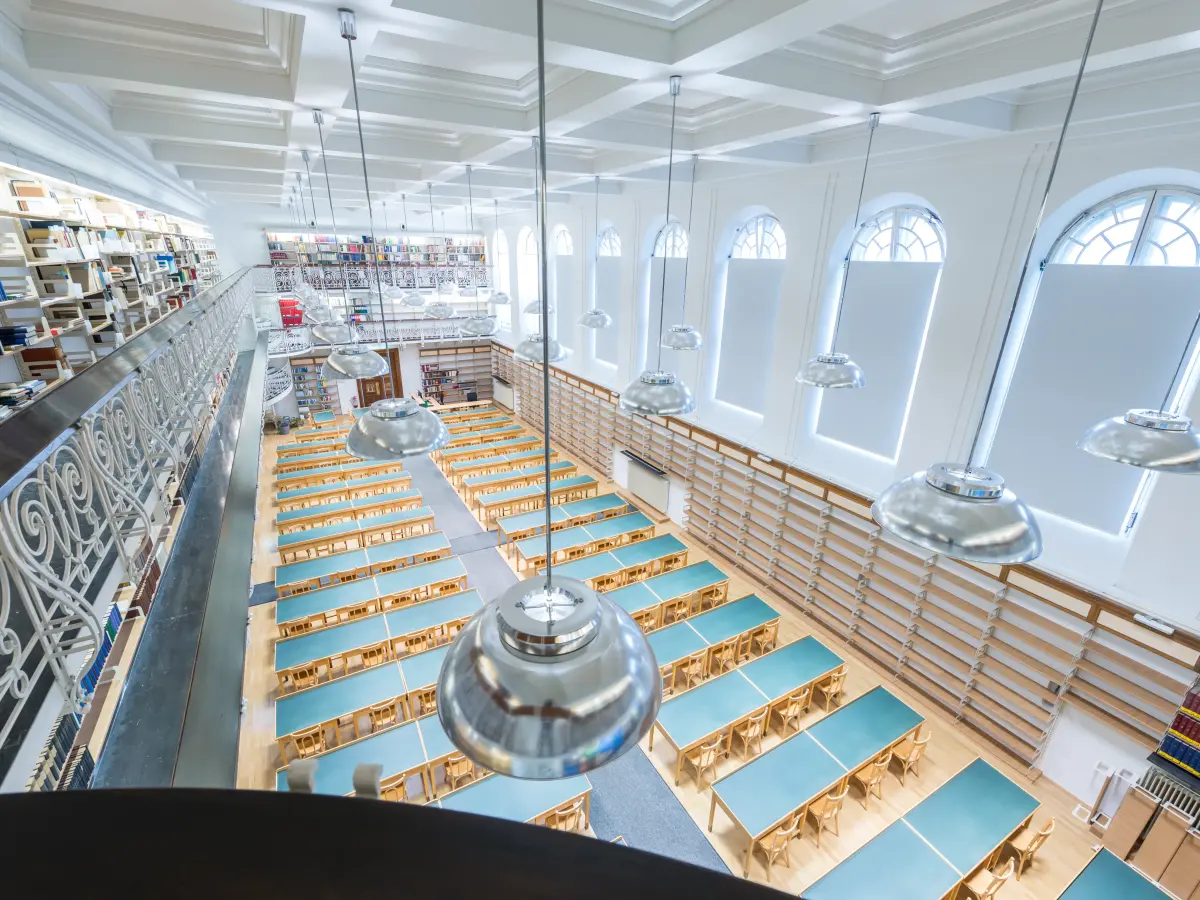 Blick vom Atrium auf die Universitätsbibliothek