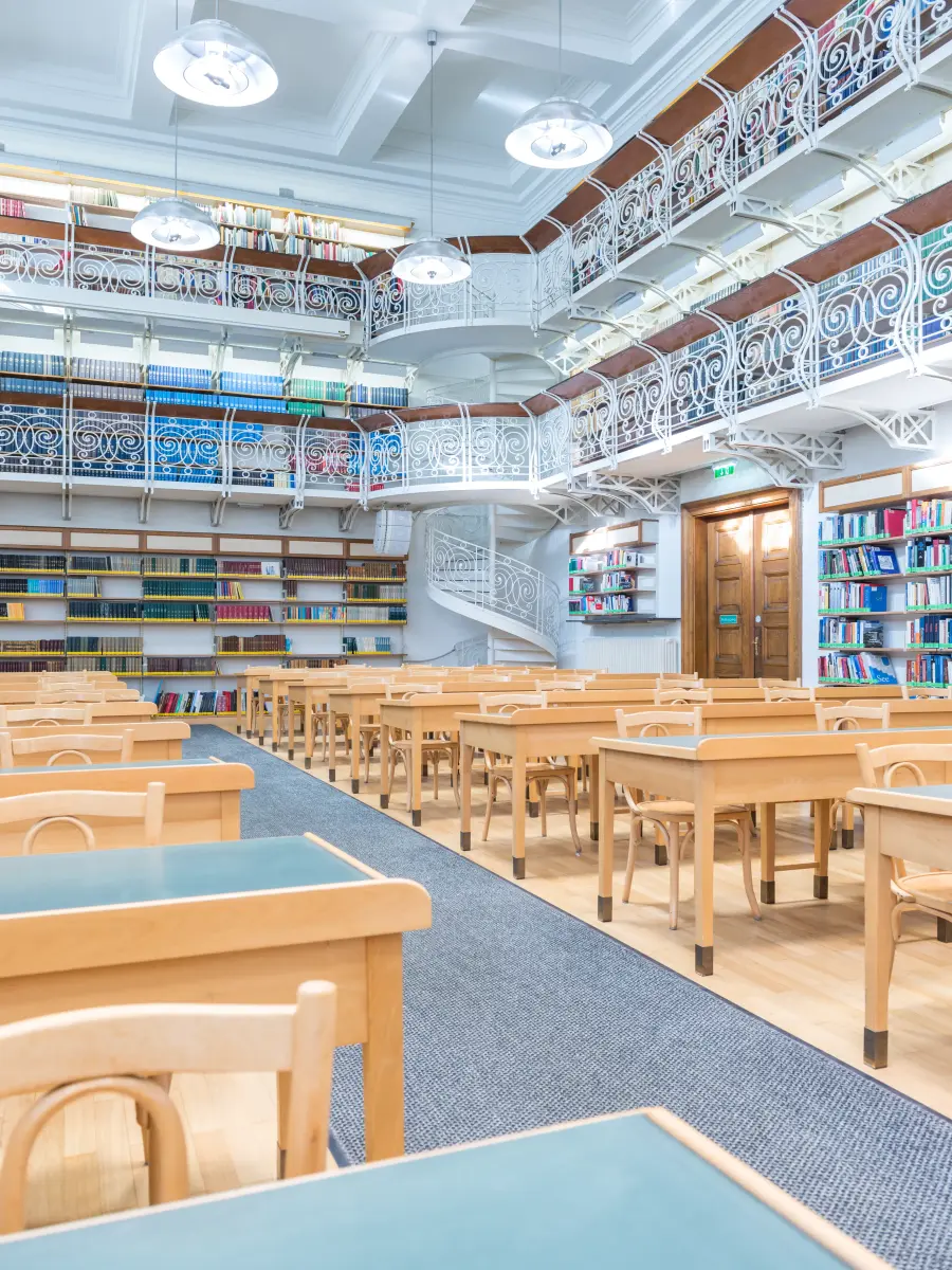 Blick in der Universitätsbibliothek 