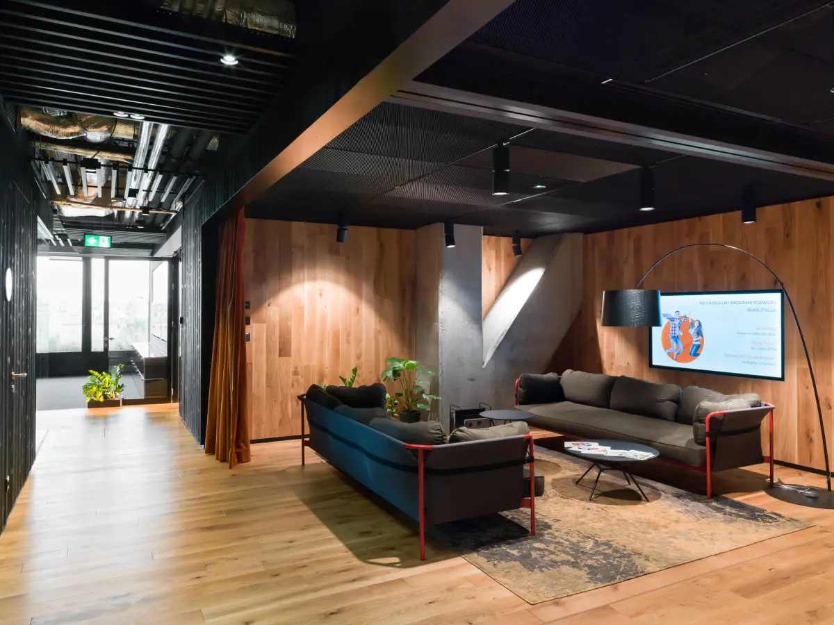 moderne Innenausstattung mit Sofaecke 