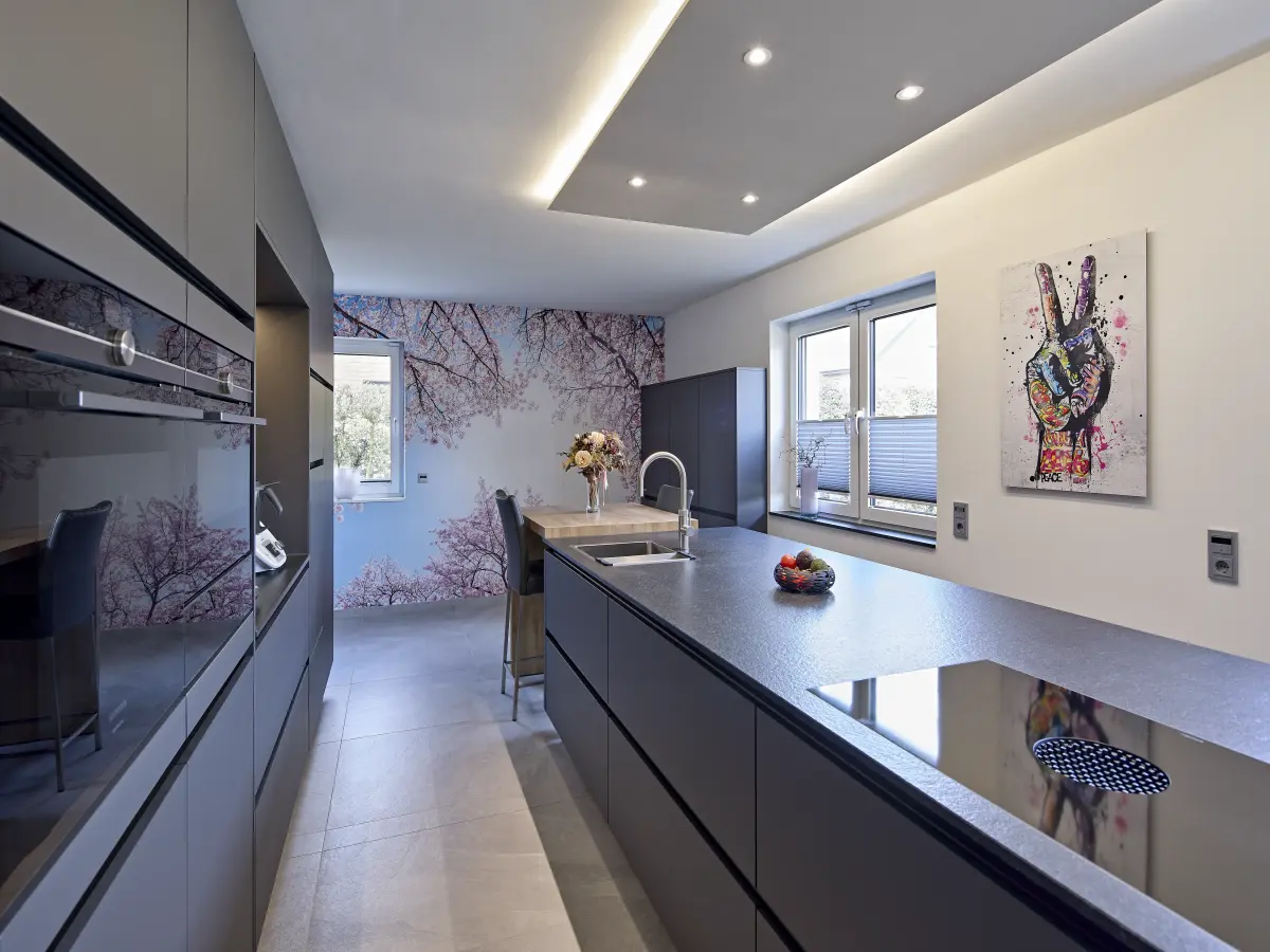 Küche mit Kücheninsel 