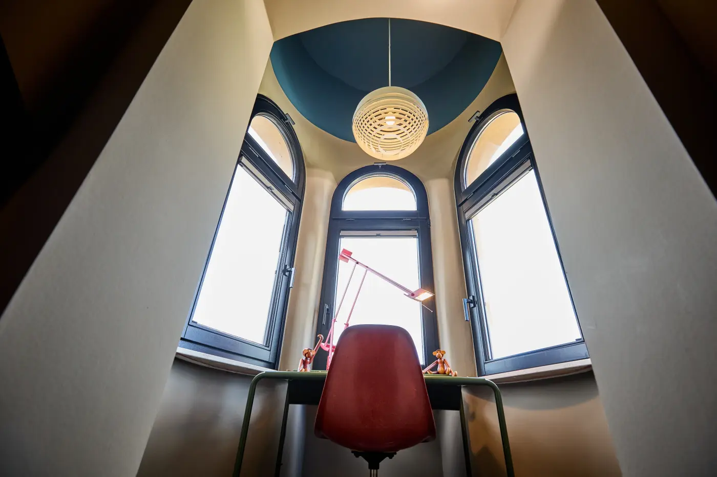 Arbeitsecke mit blauer Dacke