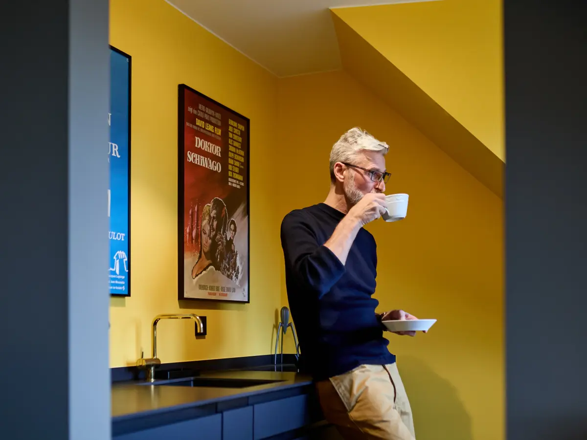 Matthias in der gelben Küche